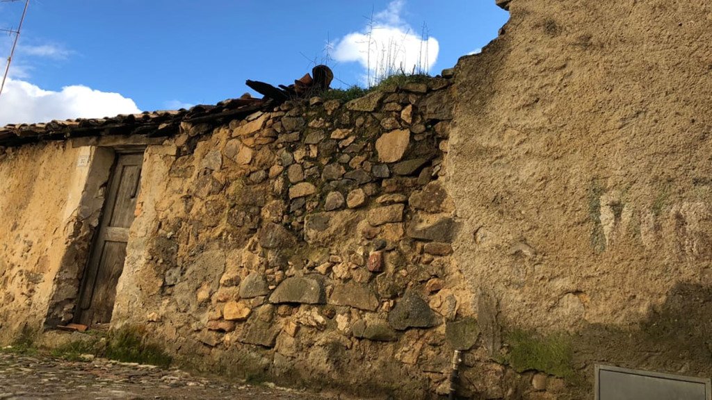 Thị trấn biển Italy rao bán hàng trăm căn nhà với giá 1 USD