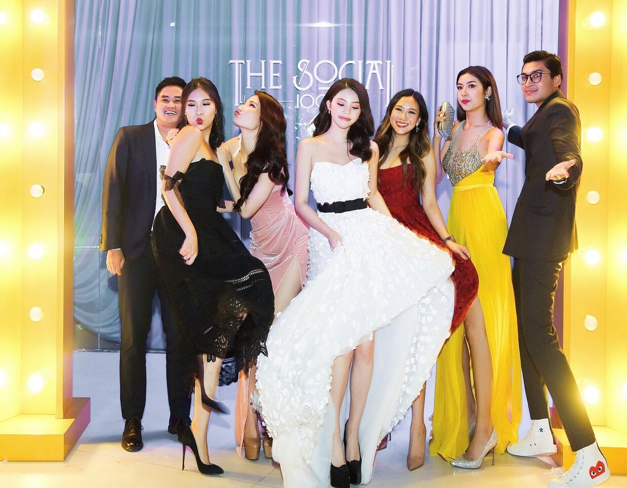 hoa-hau-con-nha-giau-jolie-nguyen-xinh-nhu-cong-chua-khi-dien-vay-david-wong