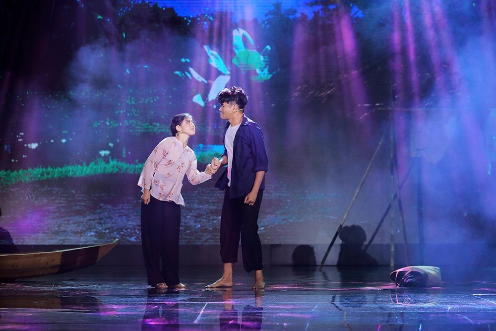 mc-vu-manh-cuong-bi-danh-chay-mau-vong-mac-tren-san-khau-lay-nuoc-mat-viet-trinh