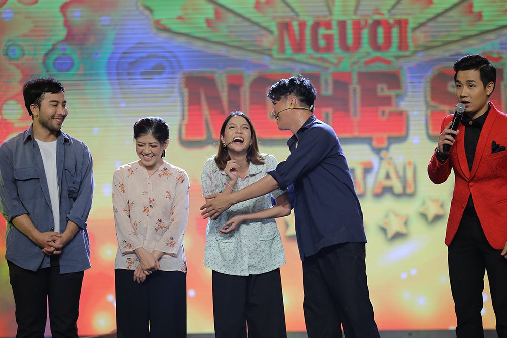 mc-vu-manh-cuong-bi-danh-chay-mau-vong-mac-tren-san-khau-lay-nuoc-mat-viet-trinh