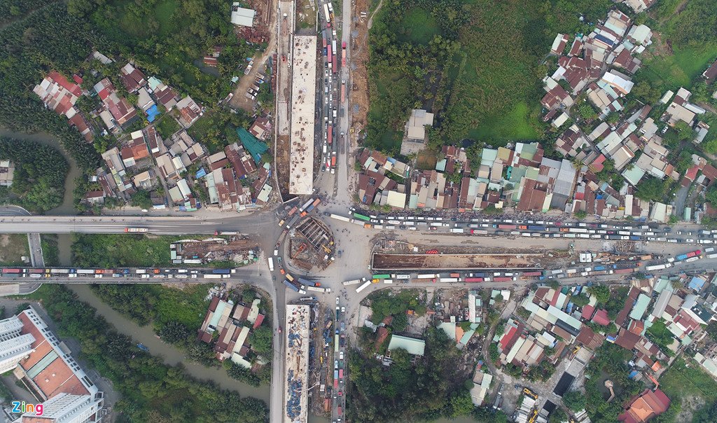 Thông xe hầm chui đoạn đường 8 km đi mất 6 tiếng ở Sài Gòn