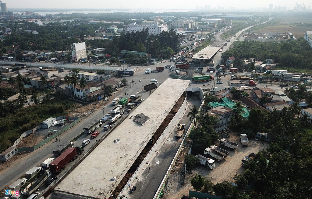 Thông xe hầm chui đoạn đường 8 km đi mất 6 tiếng ở Sài Gòn