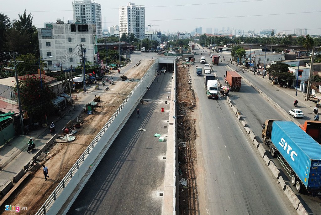 Thông xe hầm chui đoạn đường 8 km đi mất 6 tiếng ở Sài Gòn