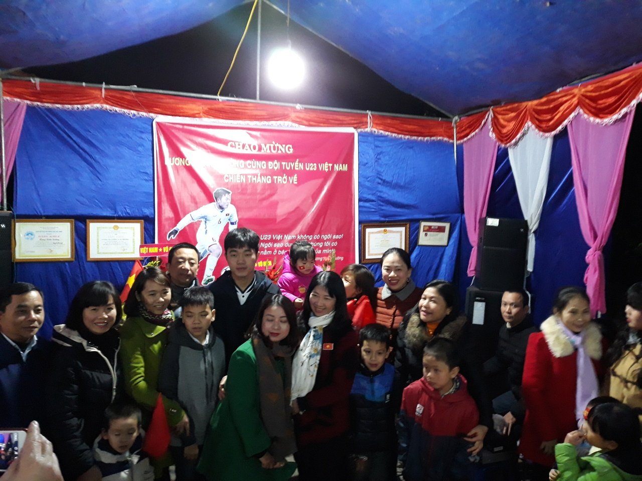 video-luong-xuan-truong-uong-bia-cam-on-nguoi-dan-tuyen-quang