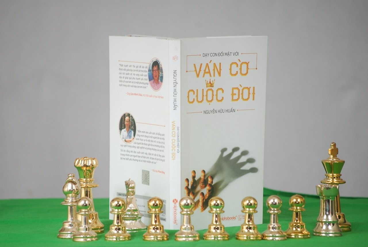 cuon-sach-day-con-doi-mat-voi-van-co-cuoc-doi-giup-phu-huynh-tim-kiem-phuong-phap-day-con-huu-hieu-trong-hanh-trinh-lam-cha-me