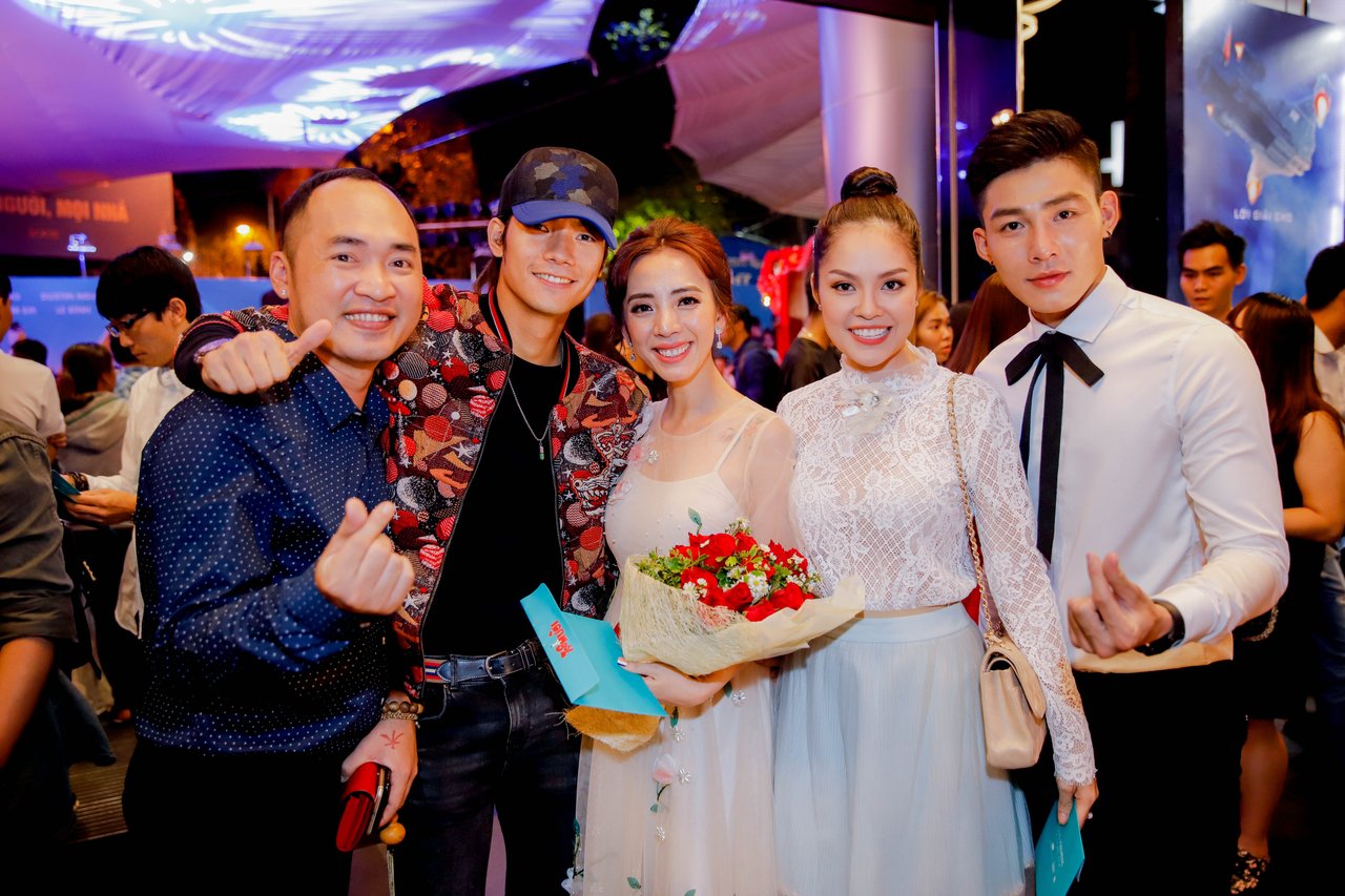 hoa-hau-hai-thu-trang-duoc-tien-luat-thap-tung-khong-roi-nua-buoc-tai-su-kien