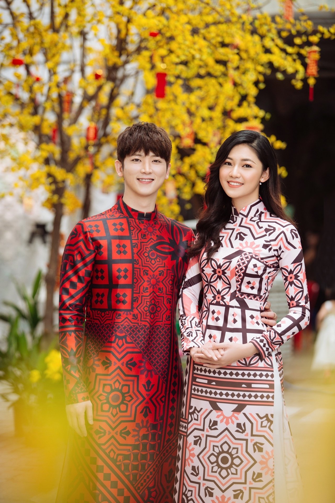a-hau-thanh-tu-tinh-tu-cung-chang-ca-si-han-quoc-dien-trai-trong-bo-anh-tet