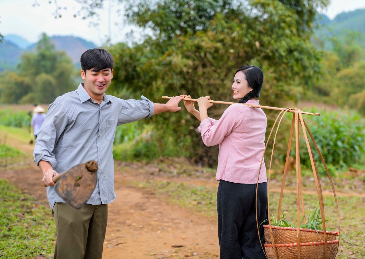 bao-ngau-nguoi-phan-xu-tinh-cam-voi-luong-nguyet-anh-o-hau-truong-mv-ca-nhac