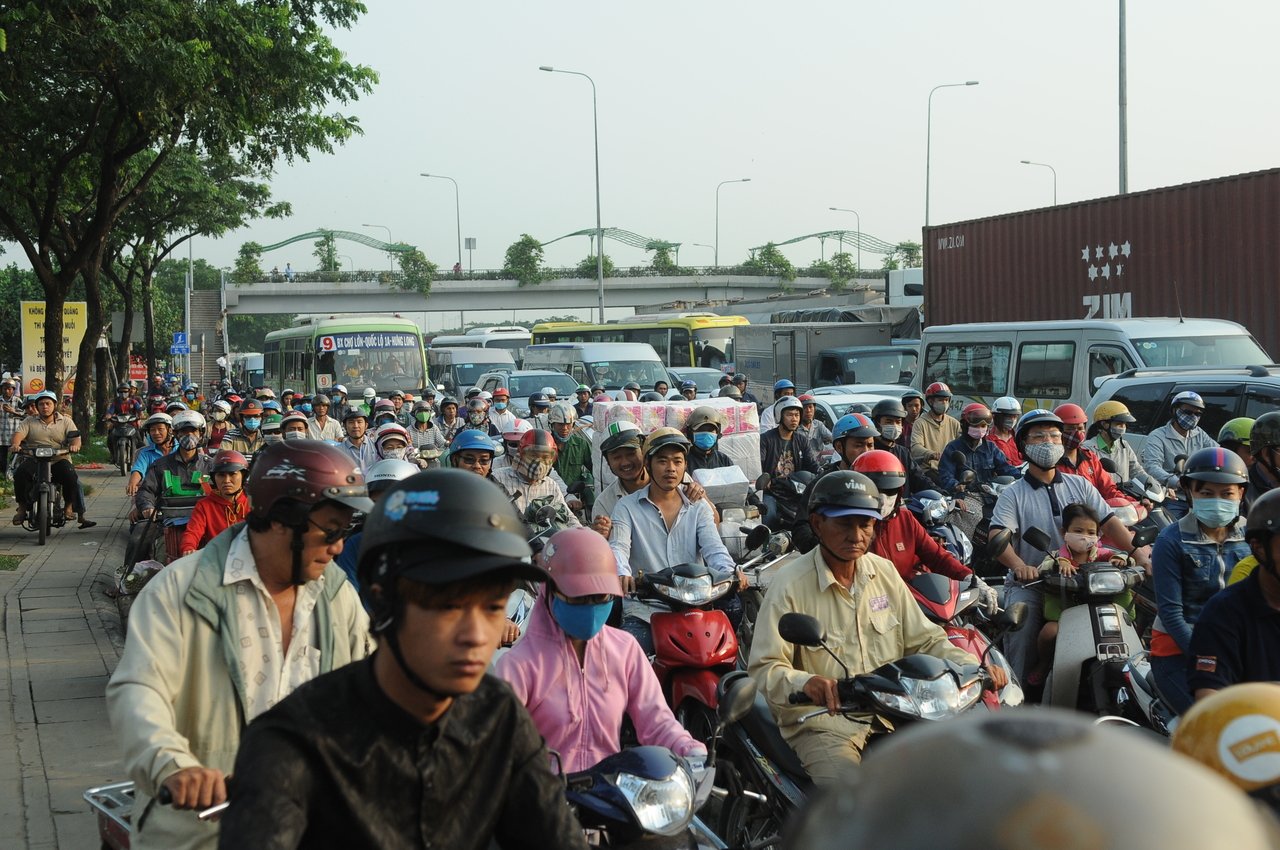 trieu-cuong-dat-dinh-nguoi-sai-gon-bi-bom-trong-bien-nuoc