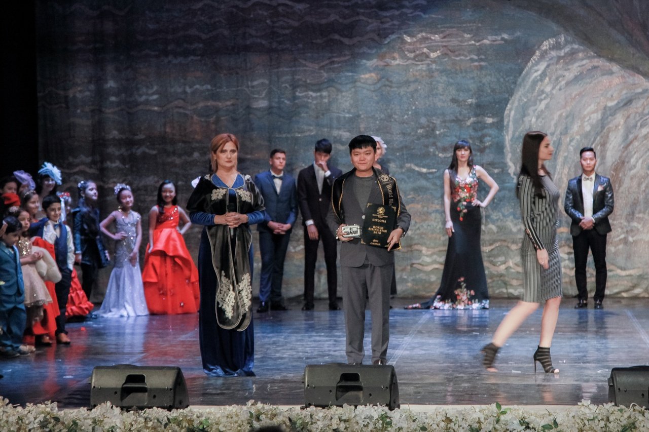 vuot-qua-nhieu-guong-mat-sang-gia-trinh-tu-trung-xuat-sac-gianh-giai-nghe-si-hai-xuat-sac-nhat-tren-tv-show