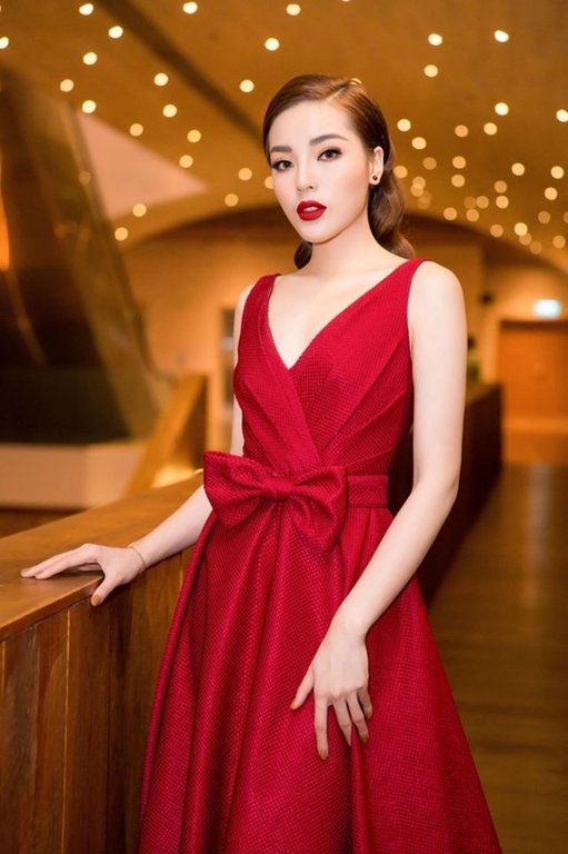 Gương mặt ngày càng khác xa bản gốc của Hoa hậu Kỳ Duyên