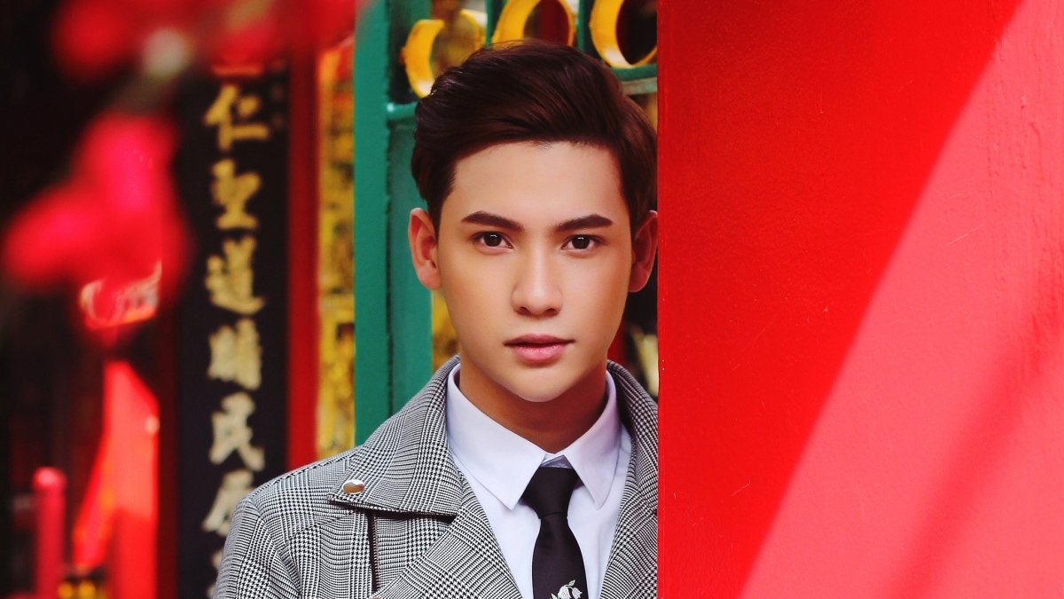 chang-dau-duy-lam-nguong-ngung-tiet-lo-ve-nu-hon-dong-tinh-dau-tien