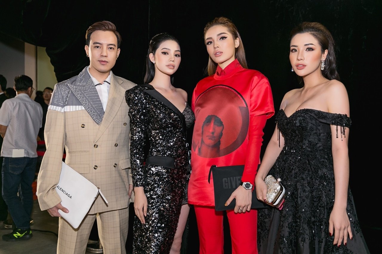 chi-2-ti-dong-cho-hang-hieu-hoa-hau-con-nha-giau-jolie-nguyen-khien-ai-ai-cung-phai-kieng-ne