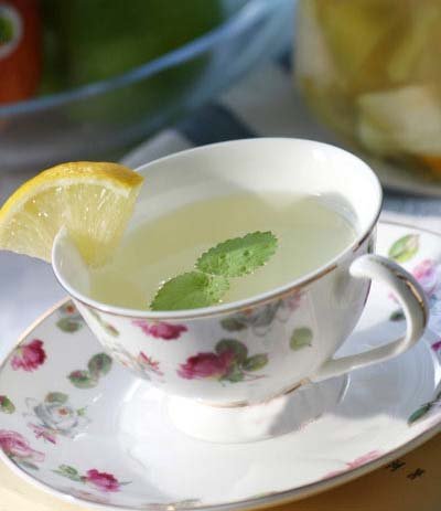 Thức uống ngọt lành từ trà, sữa và hoa quả - Ẩm thực