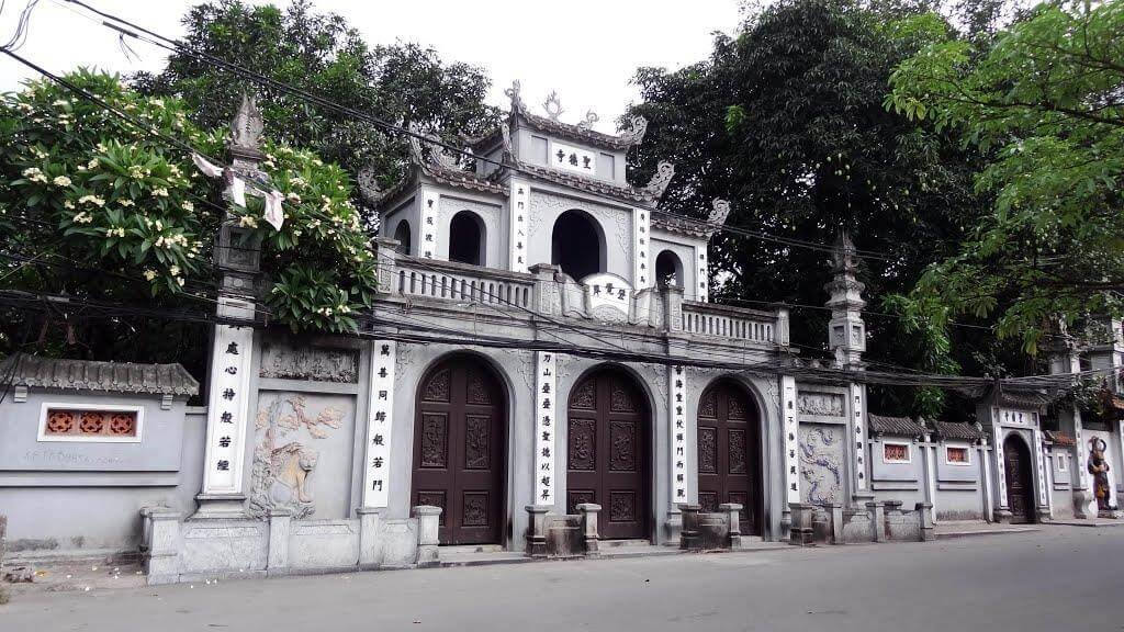 5-ngoi-chua-linh-thieng-o-ha-noi-de-den-cau-an-dau-nam-moi