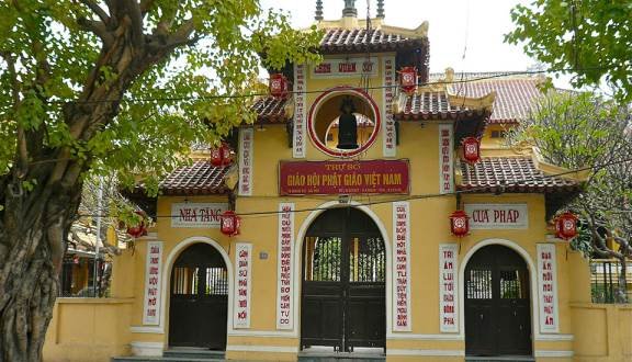 5-ngoi-chua-linh-thieng-o-ha-noi-de-den-cau-an-dau-nam-moi