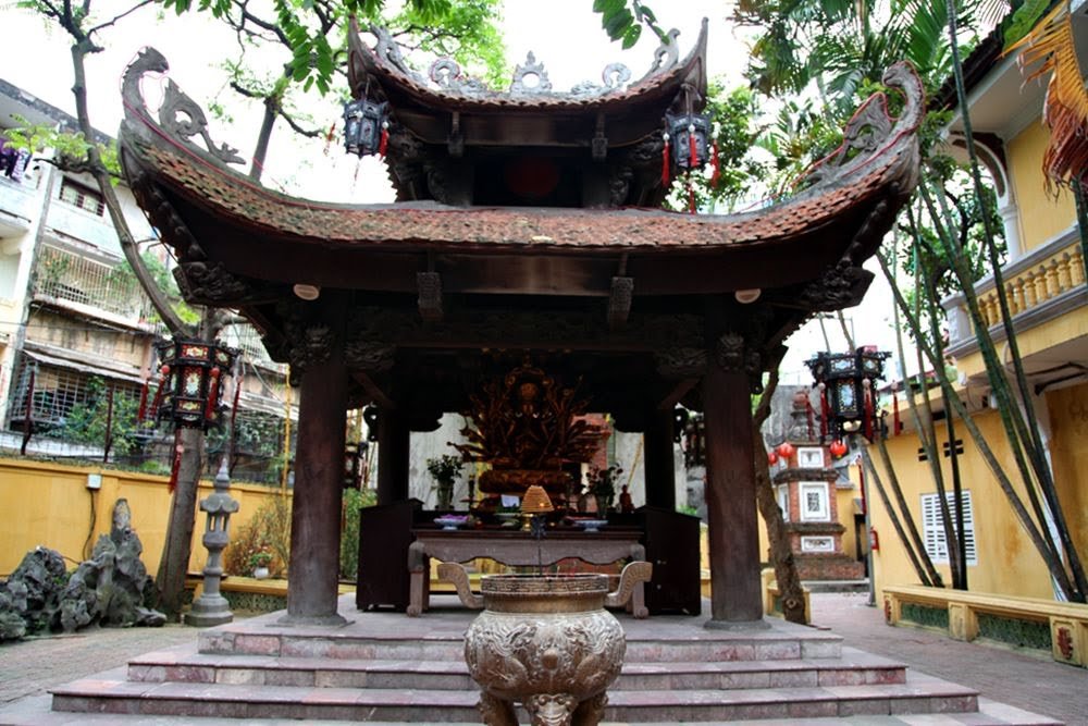 5-ngoi-chua-linh-thieng-o-ha-noi-de-den-cau-an-dau-nam-moi