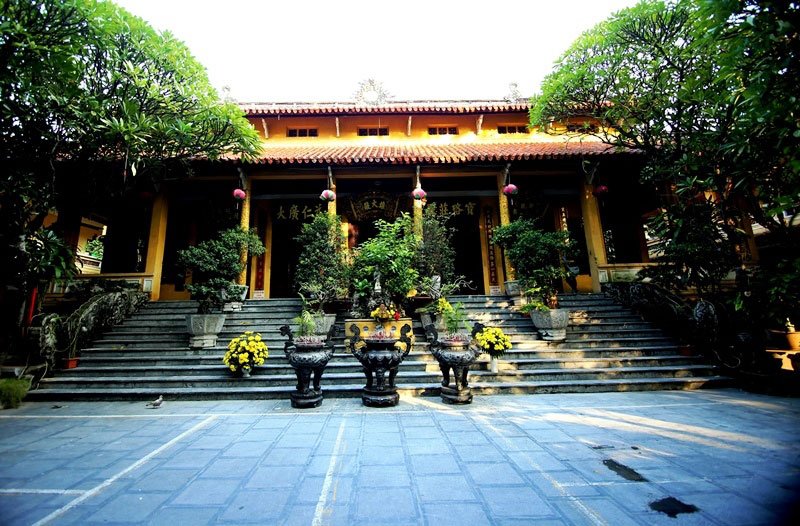 5-ngoi-chua-linh-thieng-o-ha-noi-de-den-cau-an-dau-nam-moi