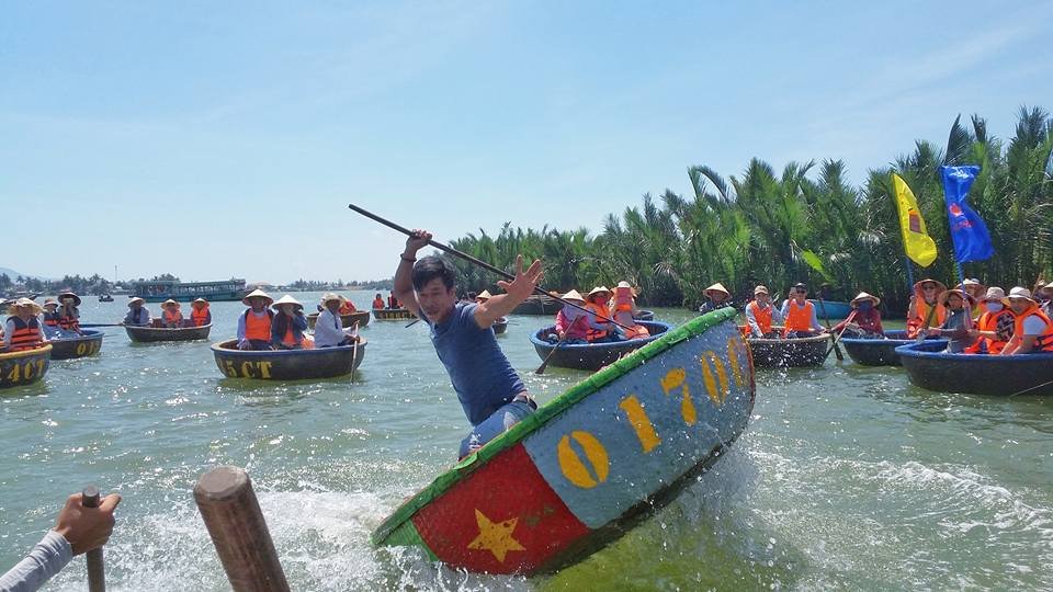 bai-nam-tet-du-lich-hoi-an-dau-nam-dung-chi-loanh-quanh-o-pho-co