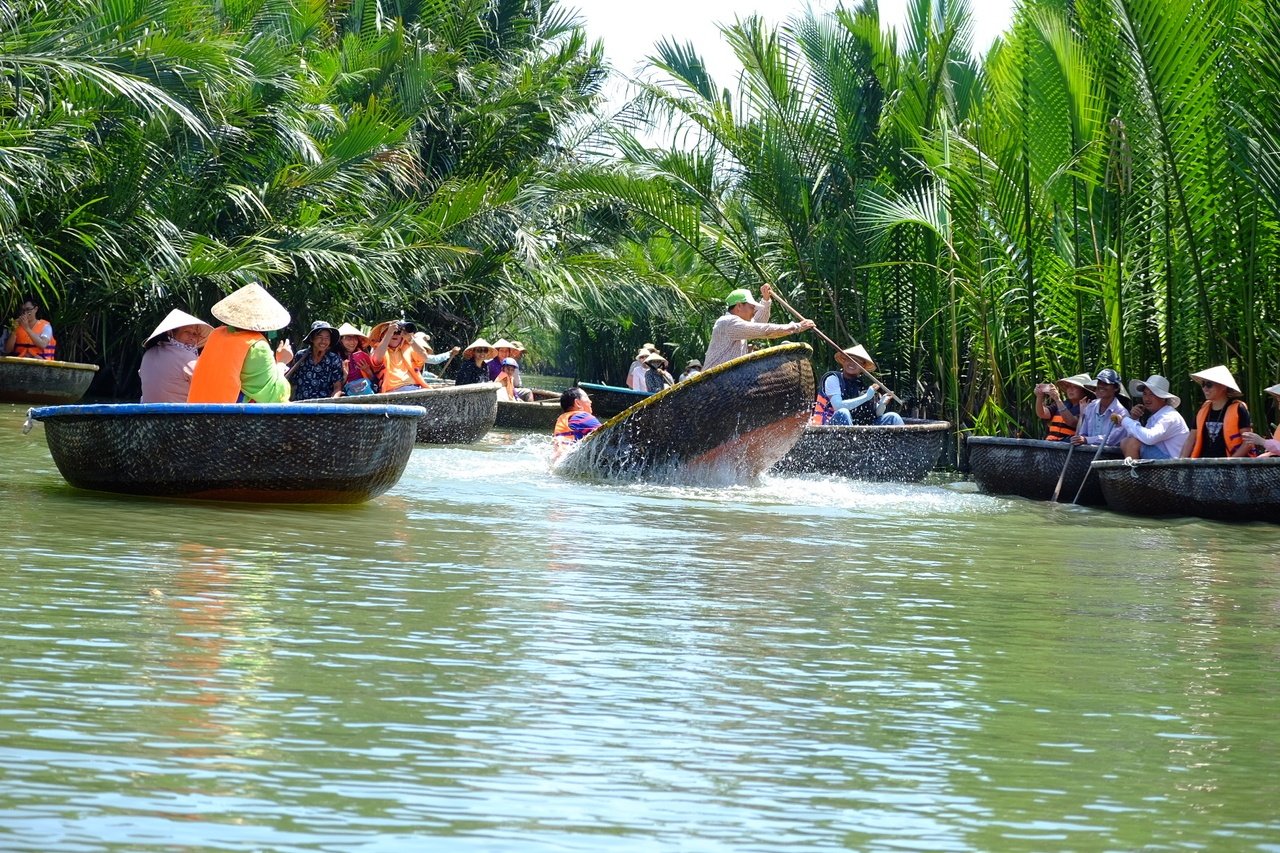 bai-nam-tet-du-lich-hoi-an-dau-nam-dung-chi-loanh-quanh-o-pho-co