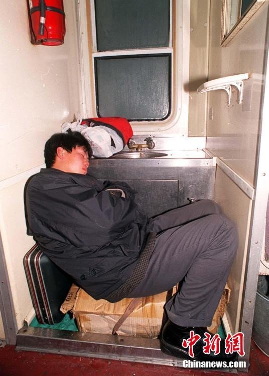 Muôn nẻo vật lộn 'xuân vận' - cuộc di chuyển lớn nhất mỗi năm ở TQ