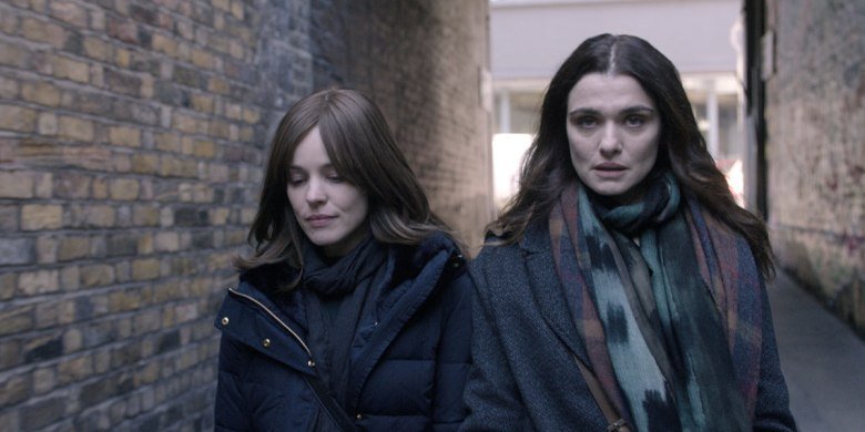 Cảnh nóng đồng tính của Rachel Weisz và Rachel McAdams gây sốt