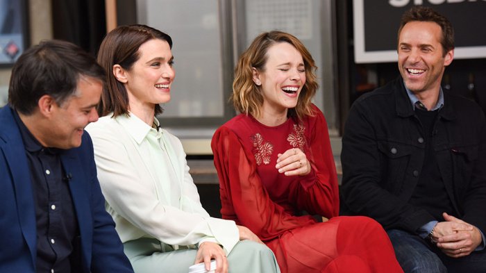 Cảnh nóng đồng tính của Rachel Weisz và Rachel McAdams gây sốt