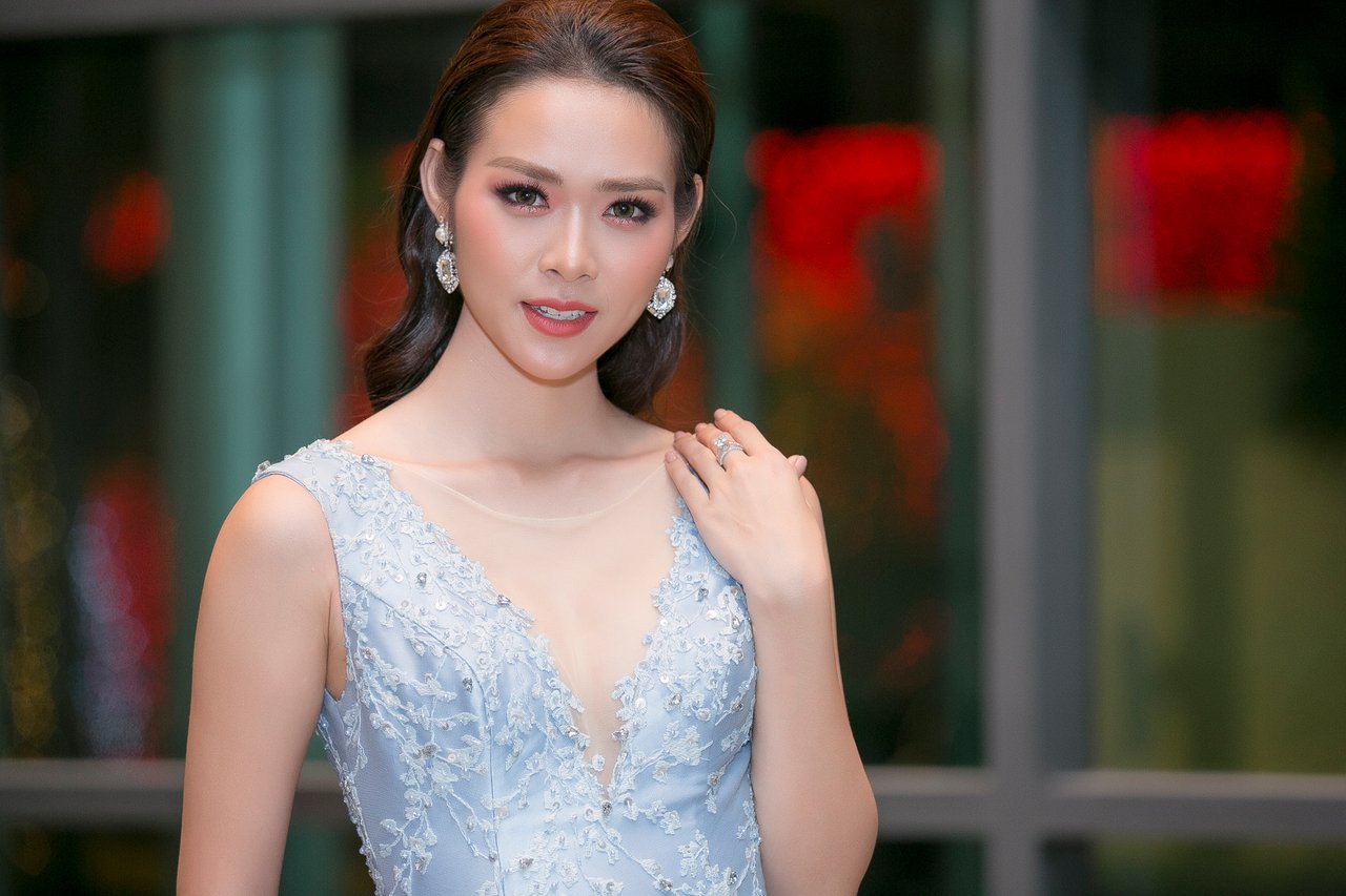 dien-vay-lo-lem-len-tham-do-diep-bao-ngoc-xuat-sac-gianh-giai-nu-hoang-hoi-xuan