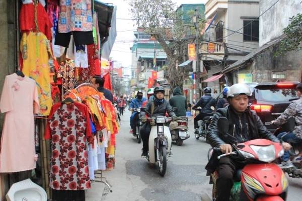 ha-noi-ban-hang-tet-lan-chiem-via-he-gay-tac-nghen-giao-thong