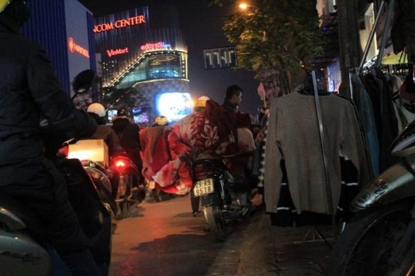 ha-noi-ban-hang-tet-lan-chiem-via-he-gay-tac-nghen-giao-thong