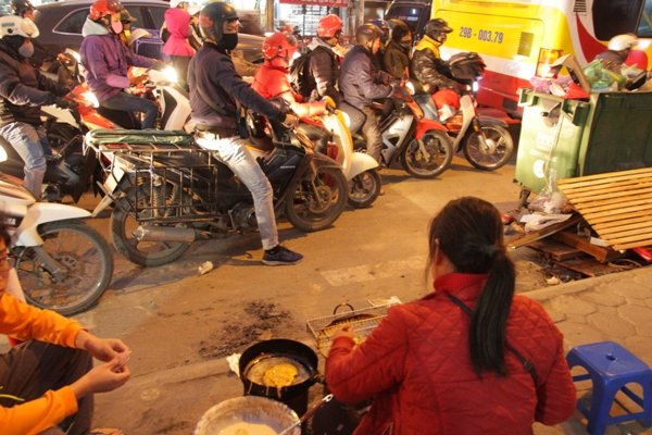 ha-noi-ban-hang-tet-lan-chiem-via-he-gay-tac-nghen-giao-thong