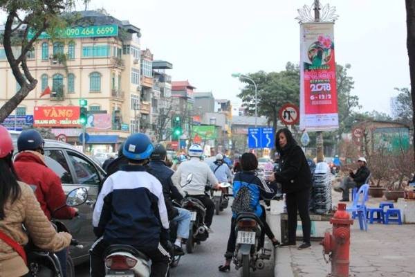 ha-noi-ban-hang-tet-lan-chiem-via-he-gay-tac-nghen-giao-thong