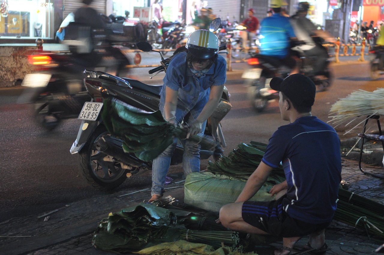 nhon-nhip-cho-la-dong-doc-nhat-vo-nhi-o-sai-gon-ngay-can-tet
