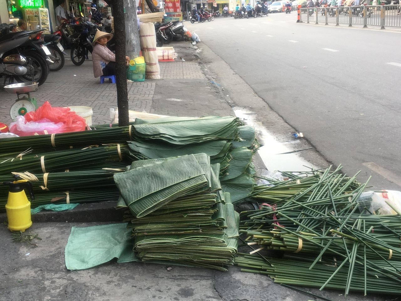 nhon-nhip-cho-la-dong-doc-nhat-vo-nhi-o-sai-gon-ngay-can-tet