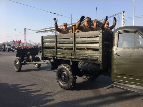Triều Tiên diễu binh nhưng không phát trực tiếp?