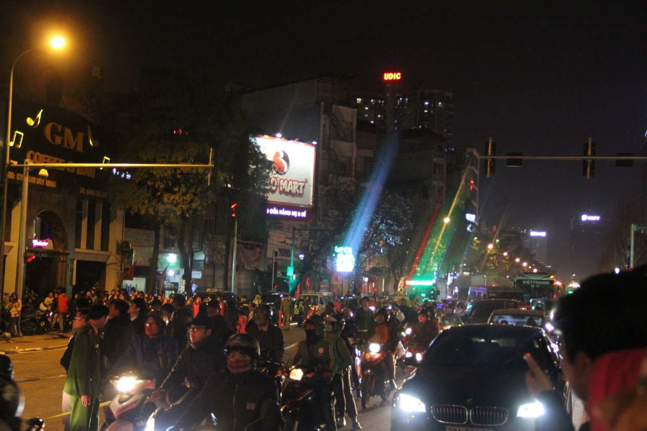 ha-noi-ba-hoa-thieu-rui-ngoi-nha-5-tang-tren-pho-tran-duy-hung