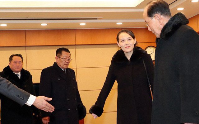 Cử chỉ trong phòng VIP hé lộ sự quyền lực của em gái ông Kim Jong-un