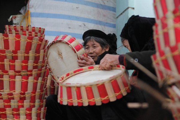 ha-noi-lang-may-tre-dan-chay-hang-dip-tet