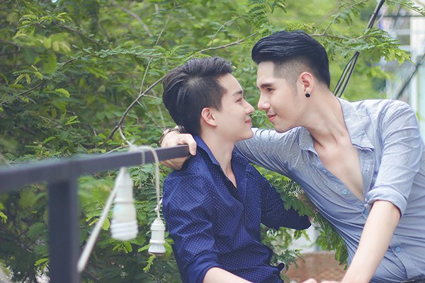 nhung-cap-doi-lgbt-dang-yeu-den-phat-hon-trong-nam-2017