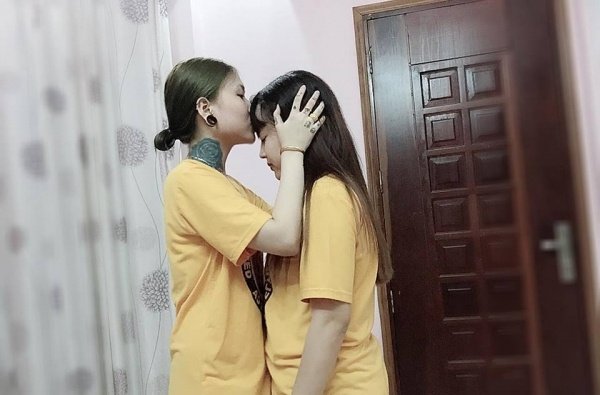 nhung-cap-doi-lgbt-nu-sieu-hot-khien-dan-tinh-ghen-ti