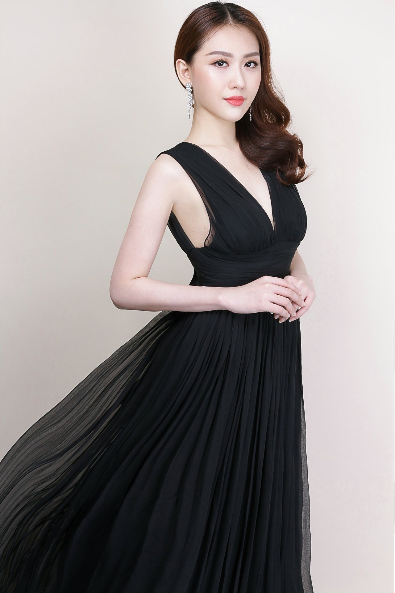 hoa-hau-bolero-phan-hoang-kim-hanh-phuc-khi-duoc-khan-gia-uu-ai-goi-la-my-nhan-trong-tranh