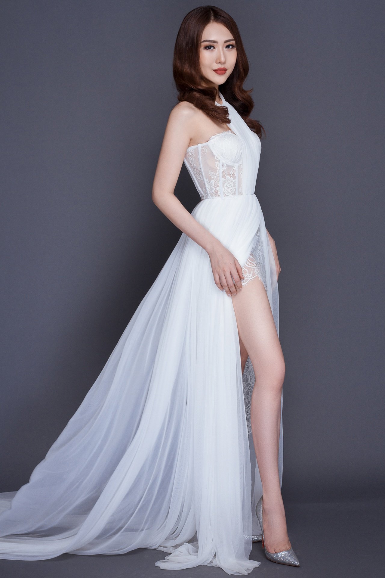 hoa-hau-bolero-phan-hoang-kim-hanh-phuc-khi-duoc-khan-gia-uu-ai-goi-la-my-nhan-trong-tranh