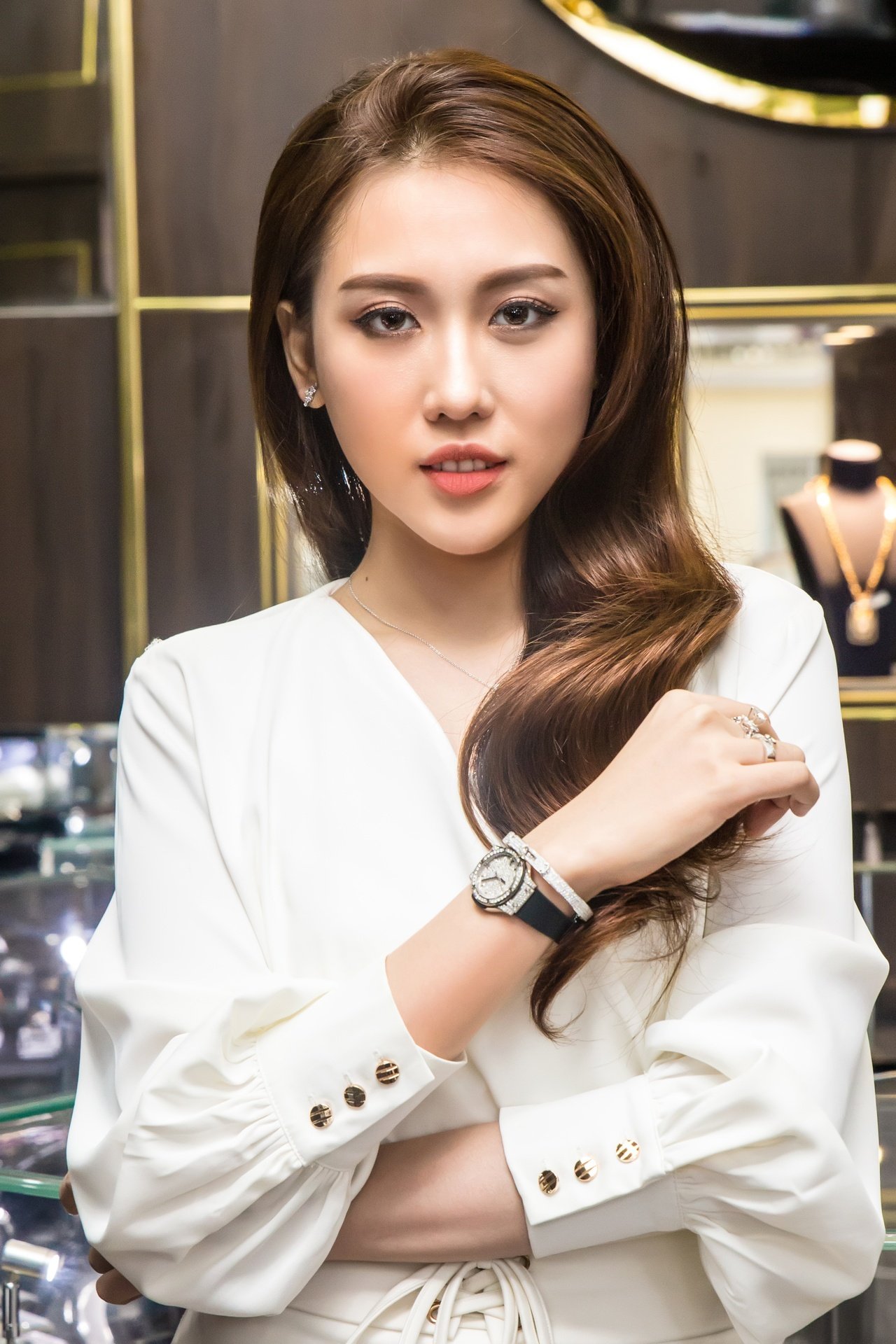hoa-hau-bolero-phan-hoang-kim-hanh-phuc-khi-duoc-khan-gia-uu-ai-goi-la-my-nhan-trong-tranh