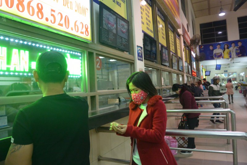 Lạ lùng bến xe, đường phố Hà Nội thưa vắng ngày cận Tết