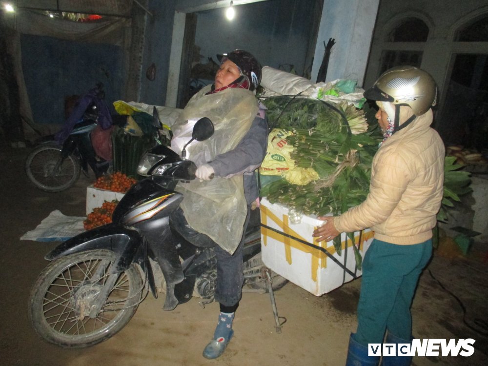 Mộc mạc chợ quê ngày Tết: Hối hả họp chợ lúc 0 giờ