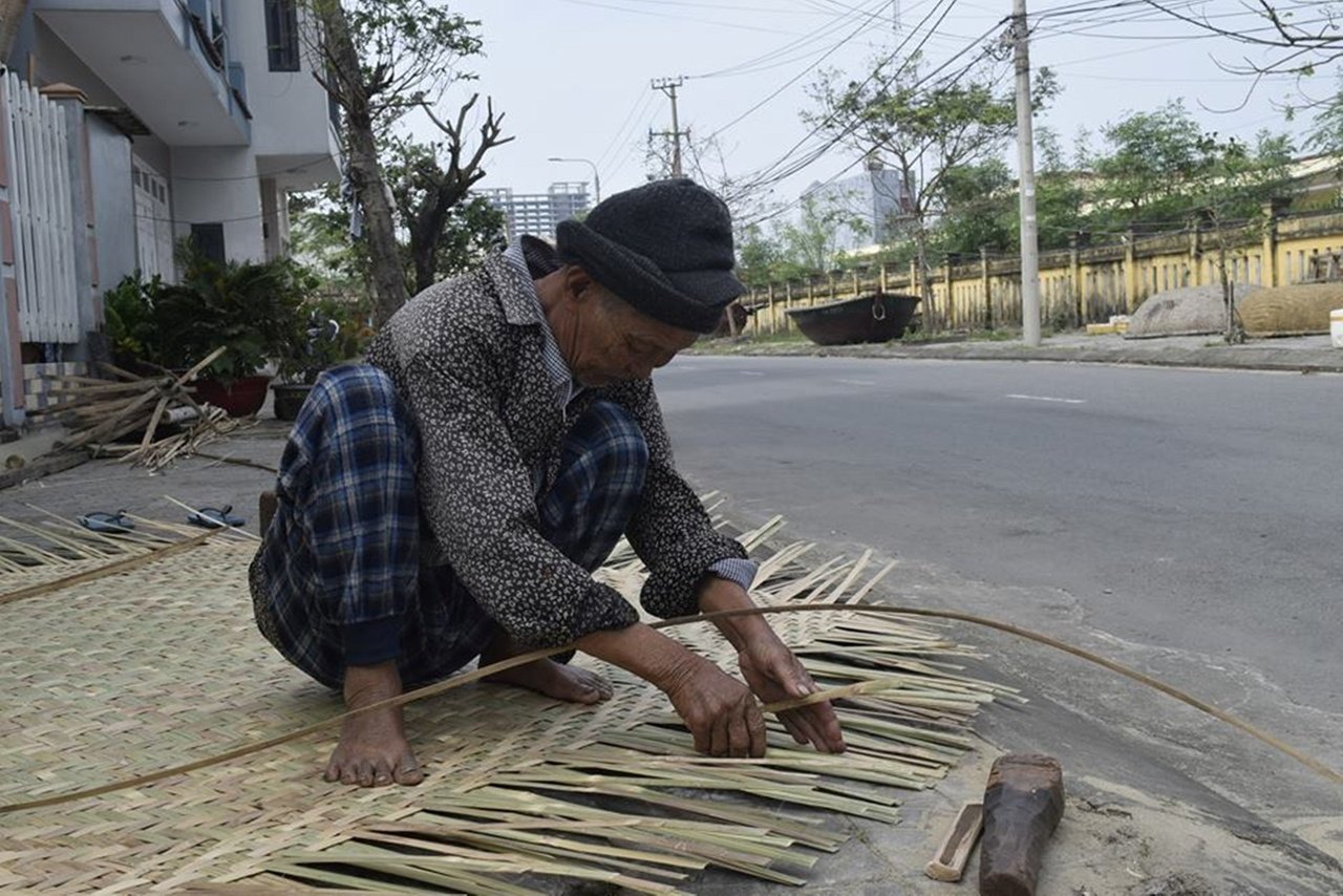 cuoi-nam-chuyen-voi-lao-ngu-gia-dan-thung-chai-pho-bien