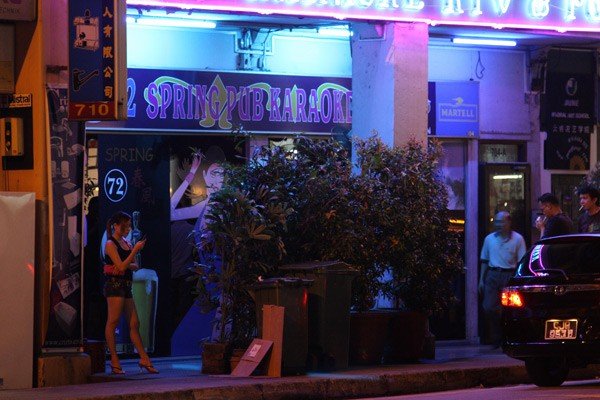 Những mảnh đời Việt mưu sinh ở Singapore: Những cô gái và khách Việt ở khu phố đèn đỏ Geylang (kỳ 2)