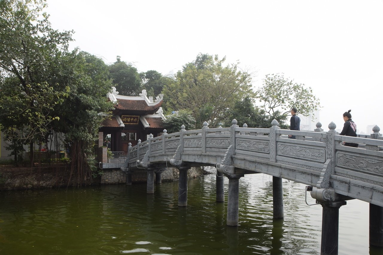 kham-pha-ngoi-den-voi-ten-doc-dao-cau-nhi-giua-long-ha-noi