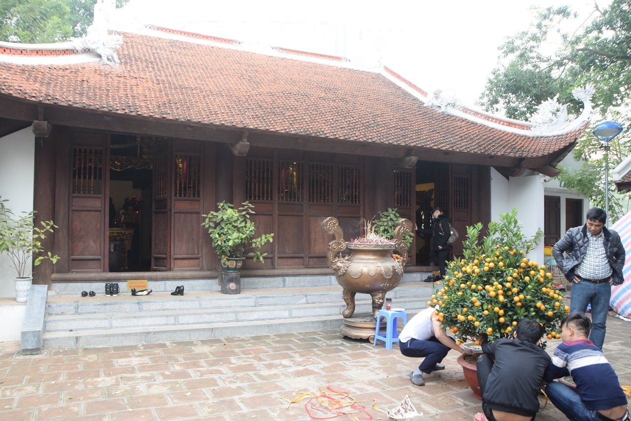 kham-pha-ngoi-den-voi-ten-doc-dao-cau-nhi-giua-long-ha-noi