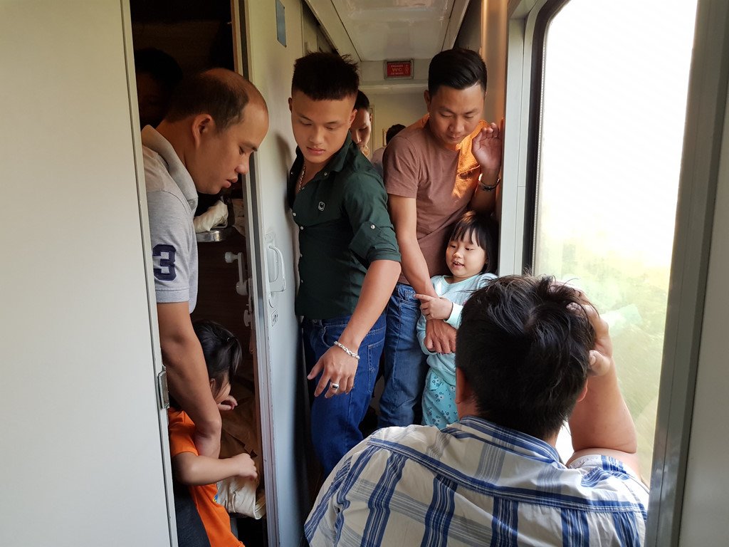 Chen chúc, vật vờ trên chuyến tàu về quê đón Tết Mậu Tuất
